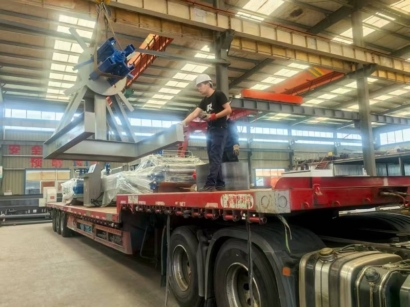 Liweiyuan acélszerkezet C/Z Purlin All-in-One gép érkezik