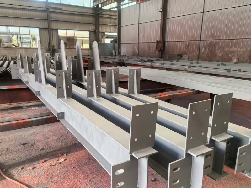 Acélszerkezeti lombkorona telepítési projekt sikeresen befejeződött